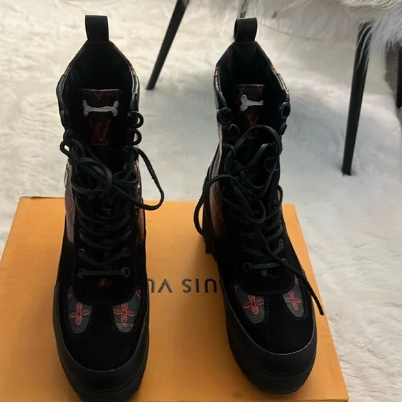 ❌SOLD❌ Auth LV Limited Edition Catogram Canvas - Picture 1 of 10